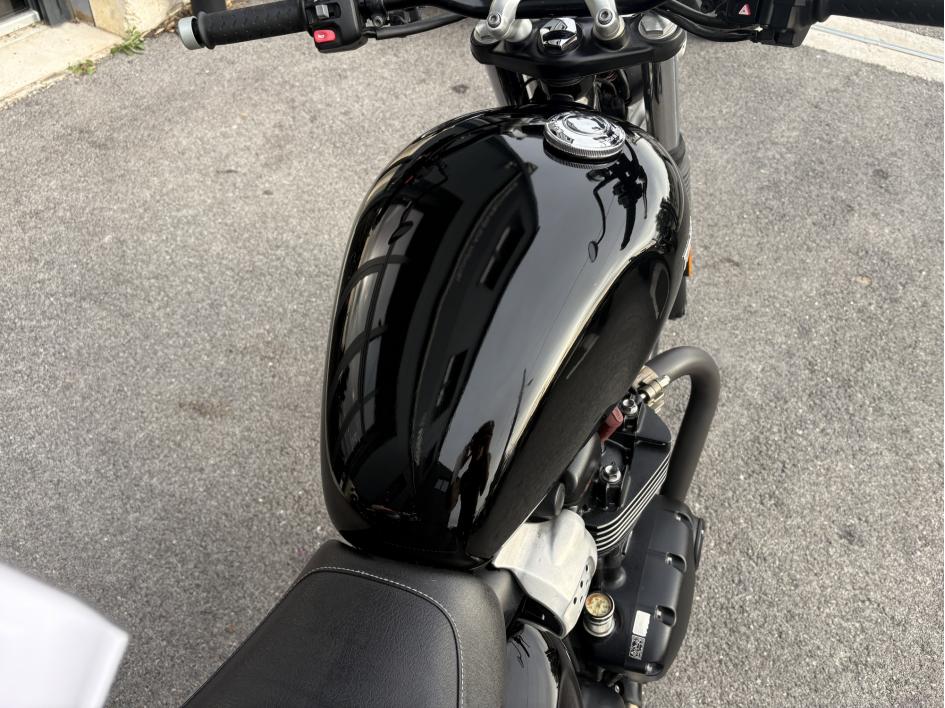 TRIUMPH STREET TWIN  900