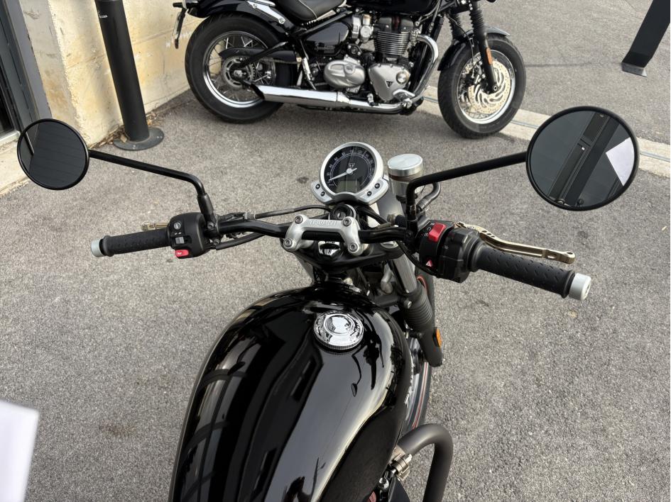 TRIUMPH STREET TWIN  900