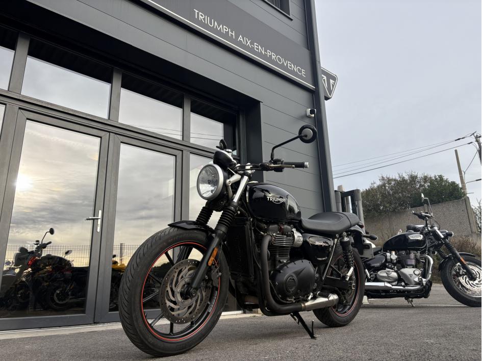 TRIUMPH STREET TWIN  900