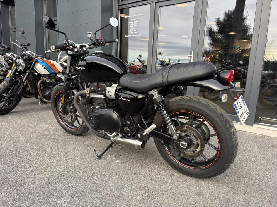 TRIUMPH STREET TWIN  900