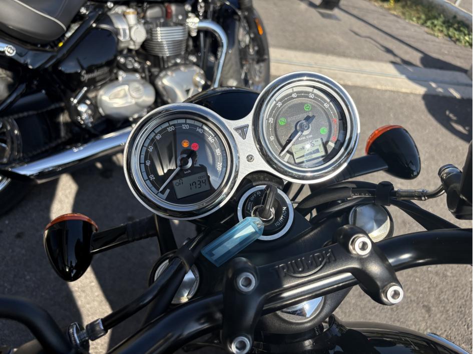 TRIUMPH Bonneville T120 Black