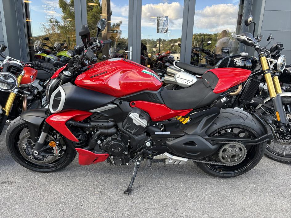 DUCATI DIAVEL V4