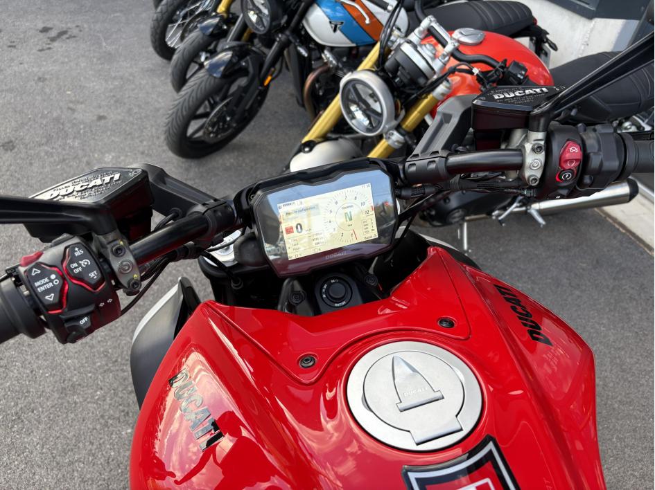 DUCATI DIAVEL V4