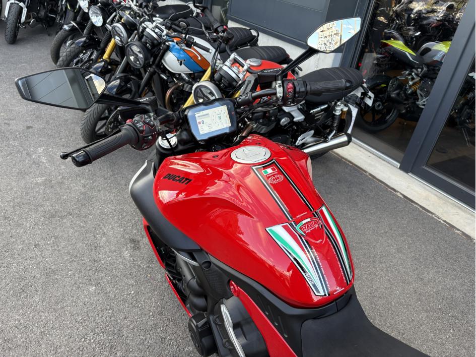DUCATI DIAVEL V4