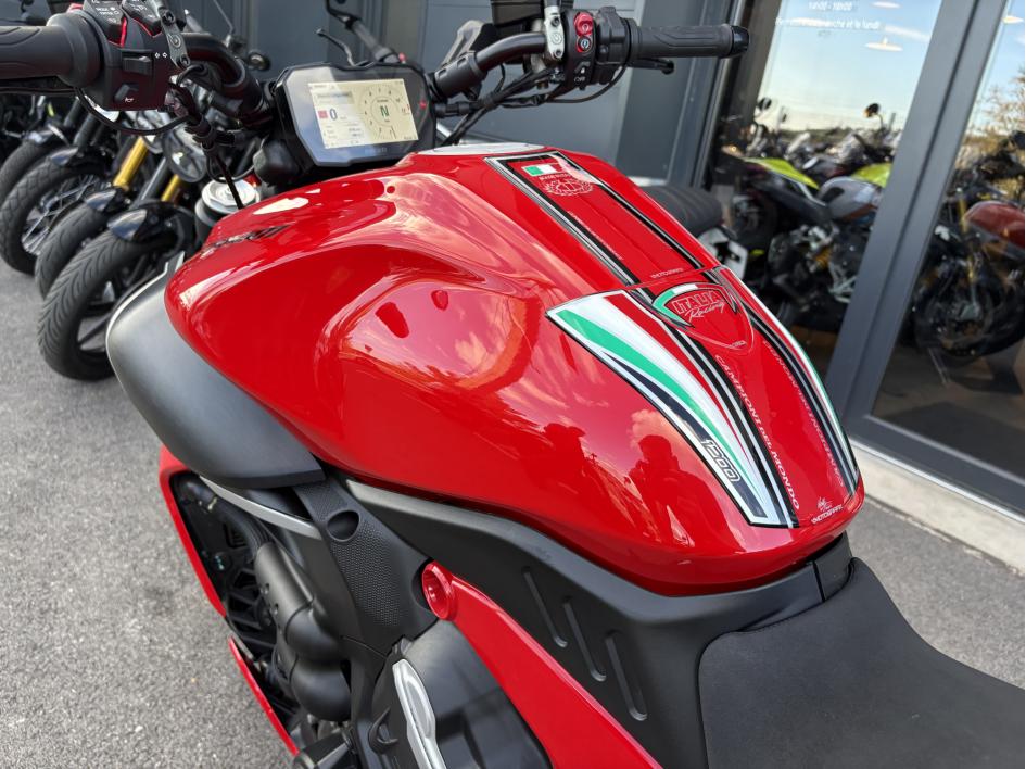 DUCATI DIAVEL V4