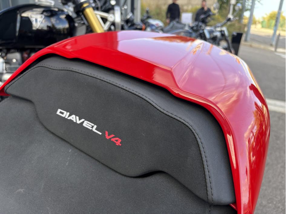 DUCATI DIAVEL V4