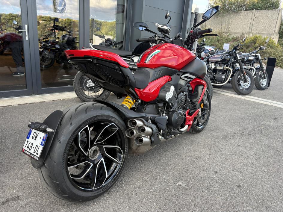 DUCATI DIAVEL V4