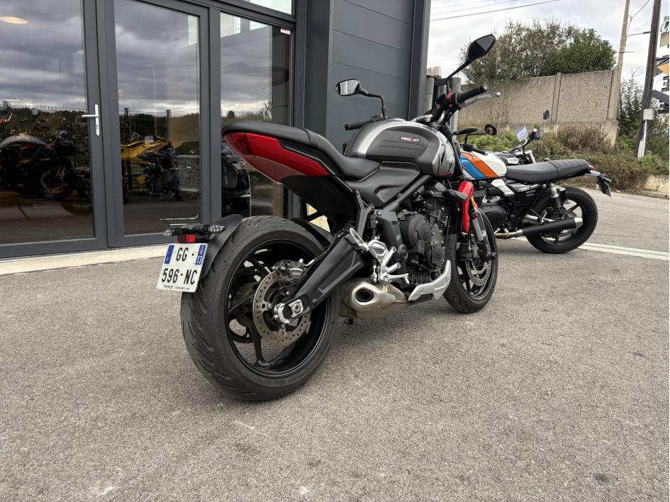 TRIUMPH TRIDENT 660