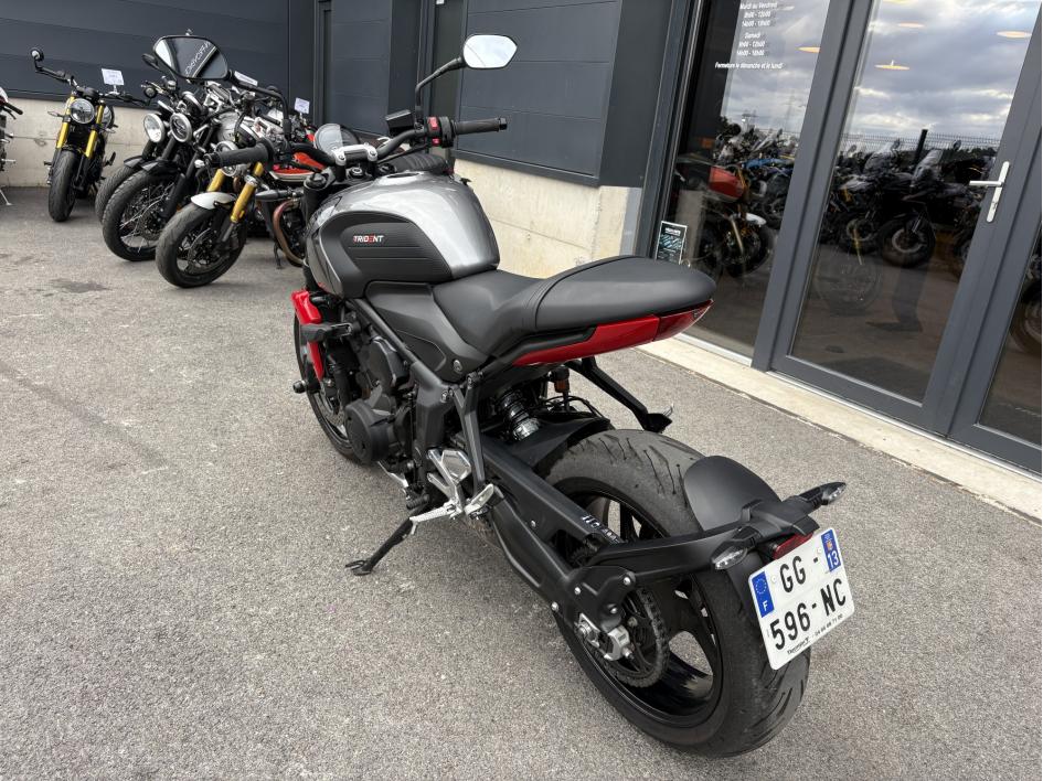 TRIUMPH TRIDENT 660