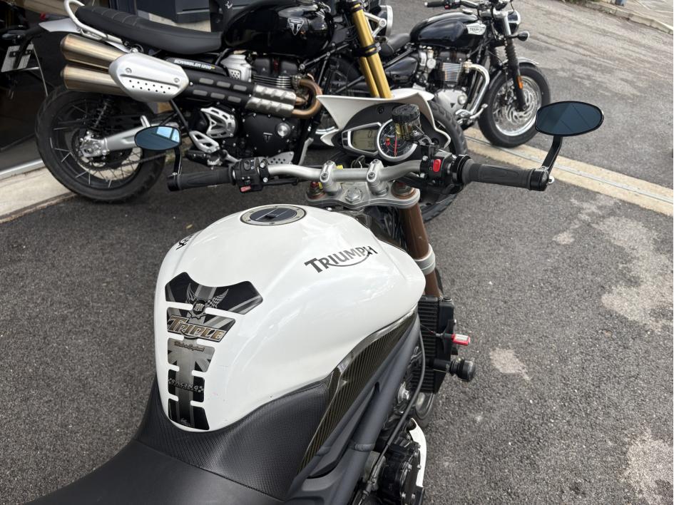 TRIUMPH SPEED TRIPLE 1050