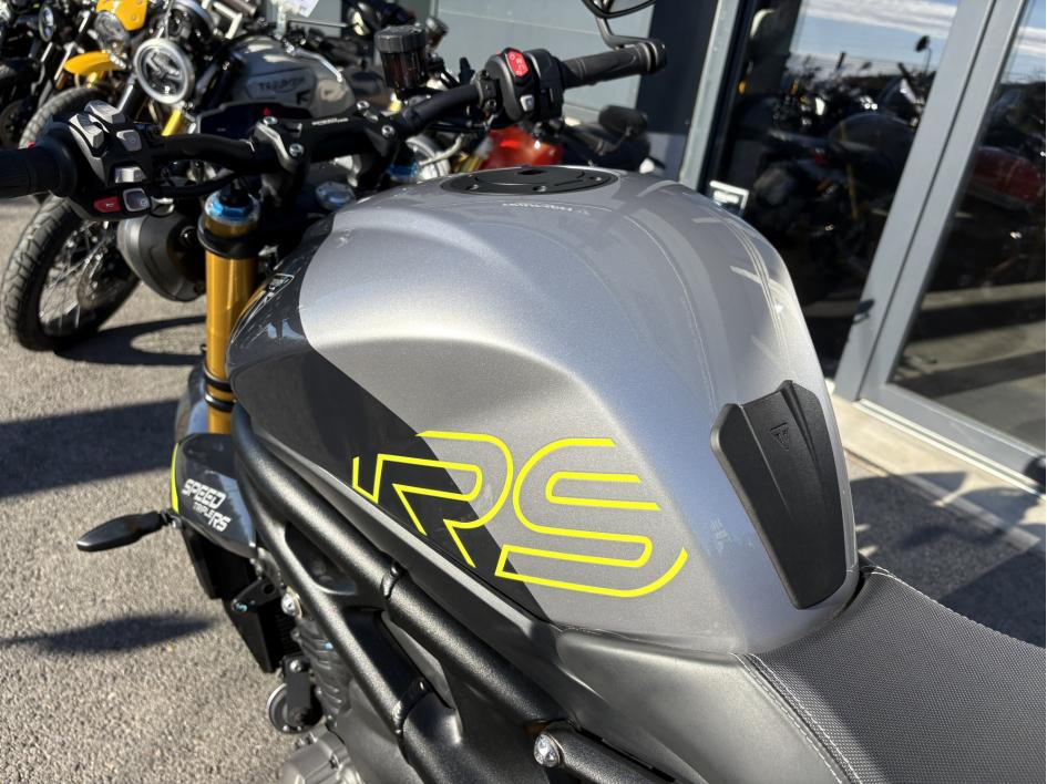 TRIUMPH SPEED TRIPLE 1200 RS
