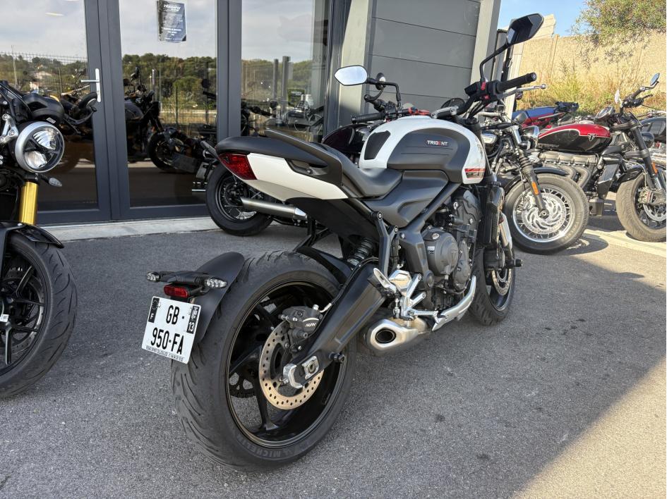 TRIUMPH TRIDENT 660