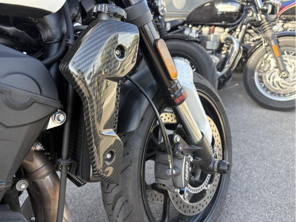 TRIUMPH TRIDENT 660