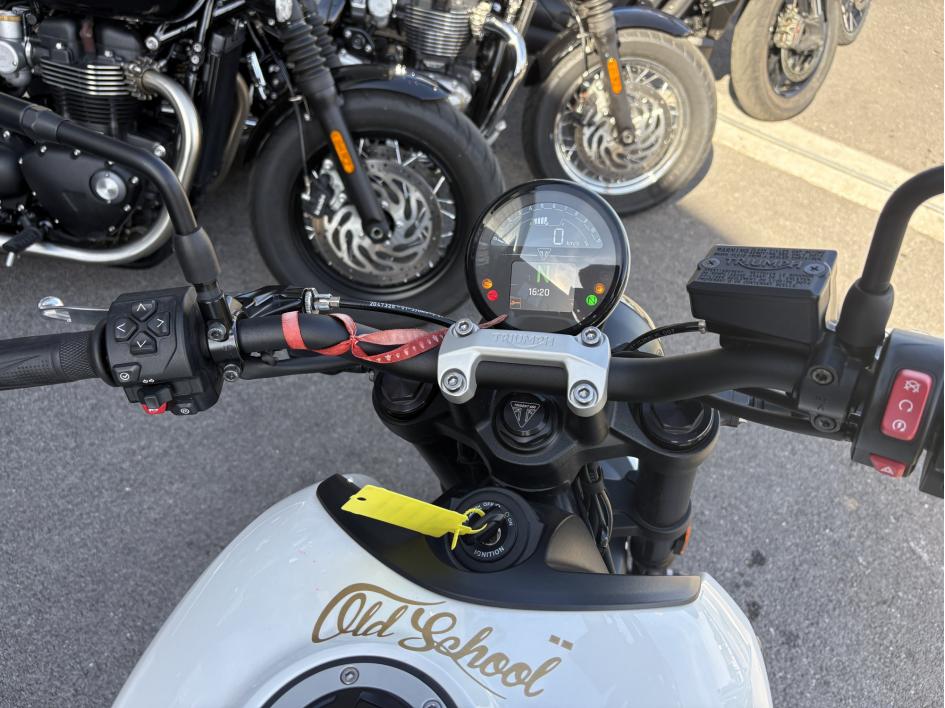 TRIUMPH TRIDENT 660