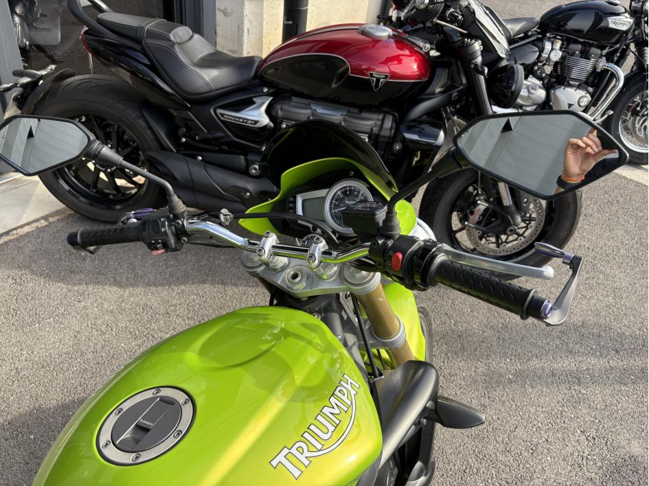 TRIUMPH STREET TRIPLE 675 SUPERBE ÉTAT 